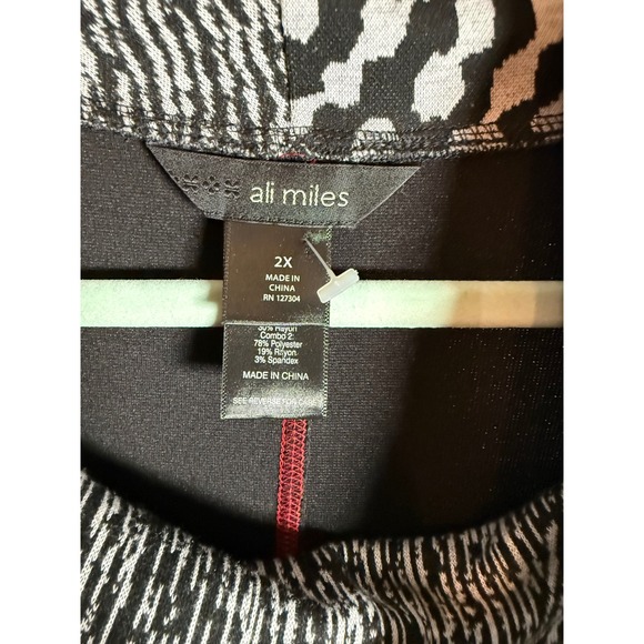 Ali Miles Womens 2X Tunic Top Black White Geometric Cowl Neck Abstract Art - Picture 2 of 4